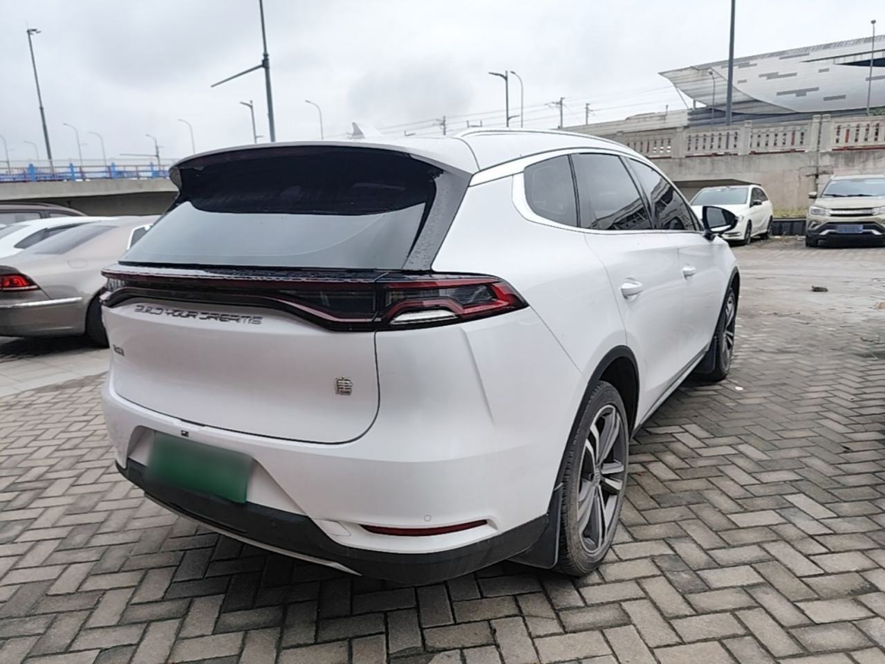 BYD Tang - фото 3