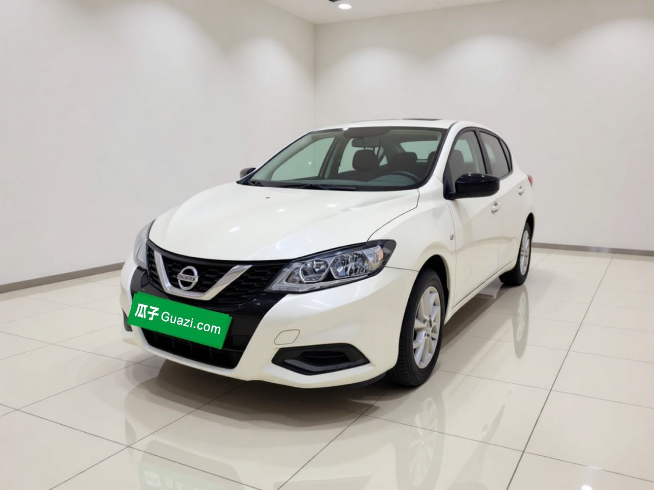 Nissan Tiida - фото 0
