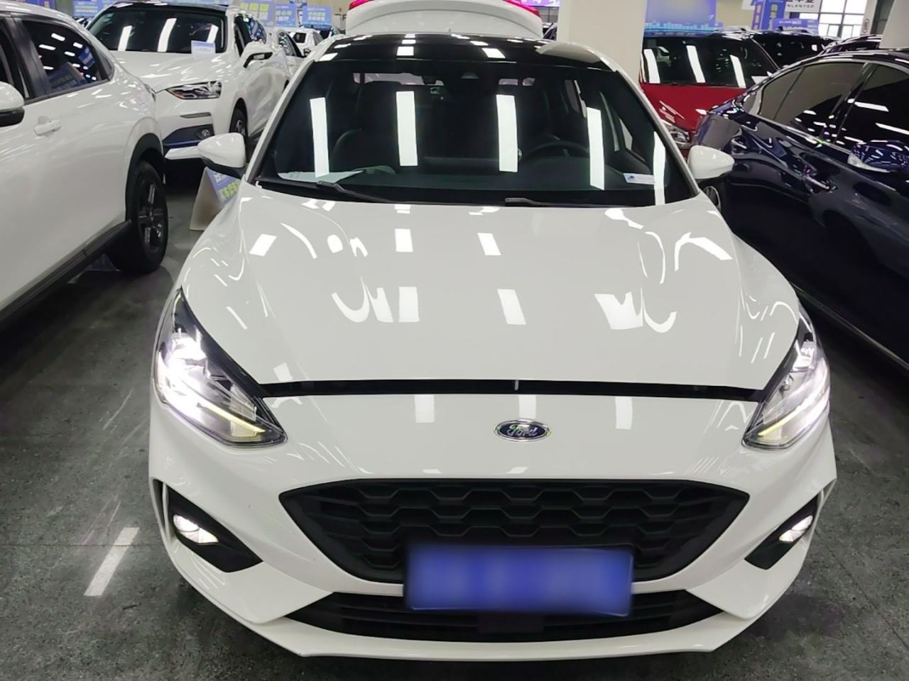 Ford Focus - фото 1