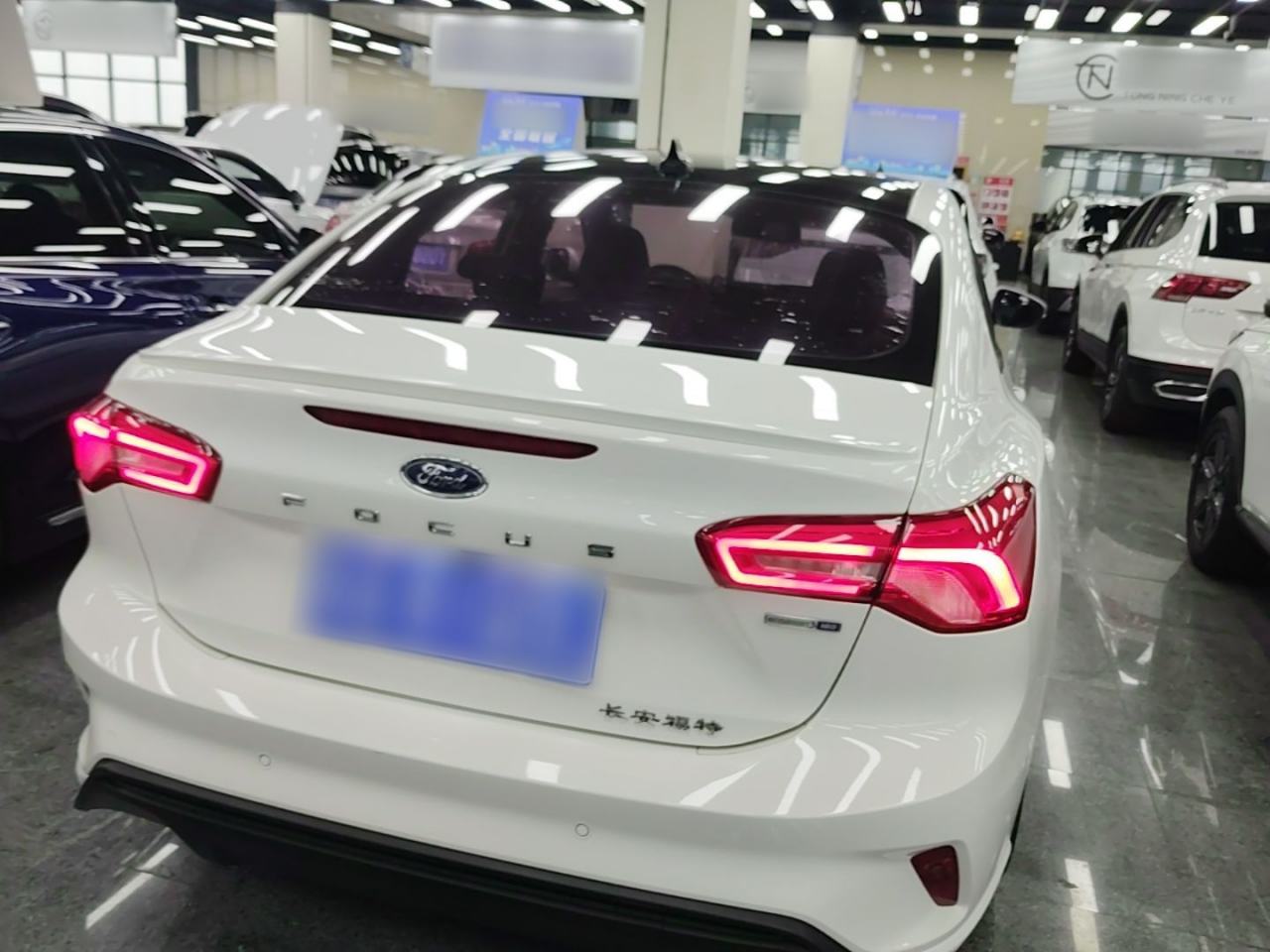 Ford Focus - фото 2