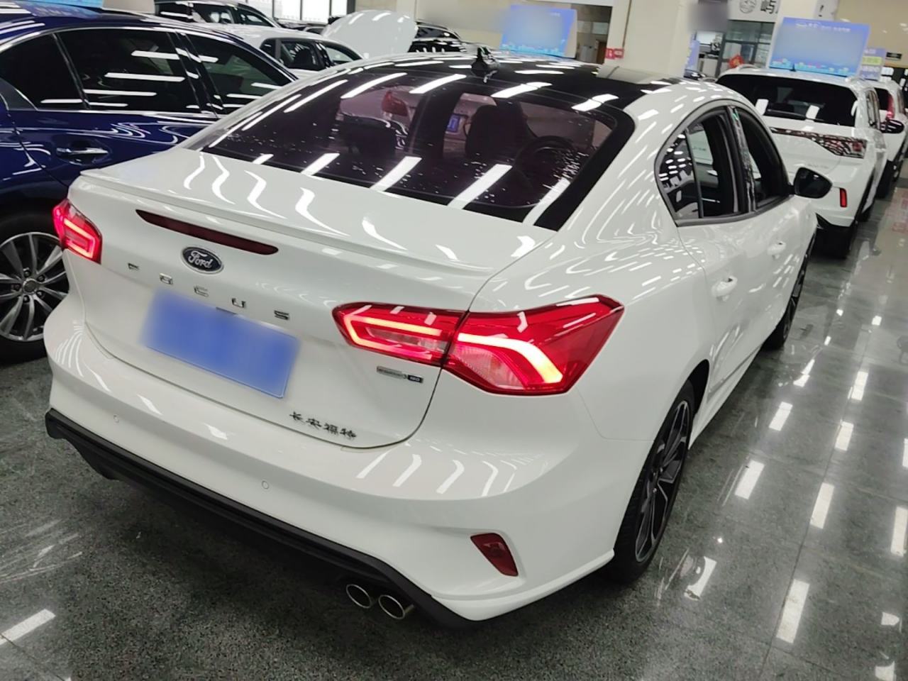 Ford Focus - фото 3