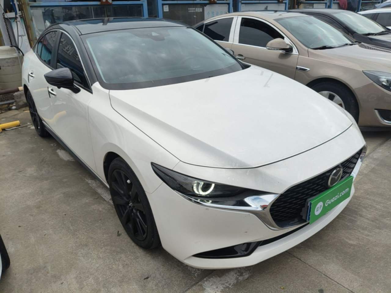 Mazda 3 - фото 2