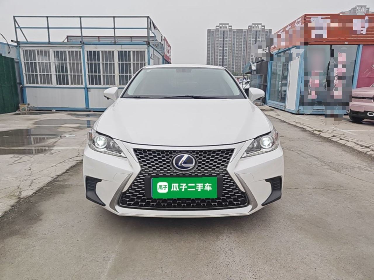 Lexus CT - фото 1