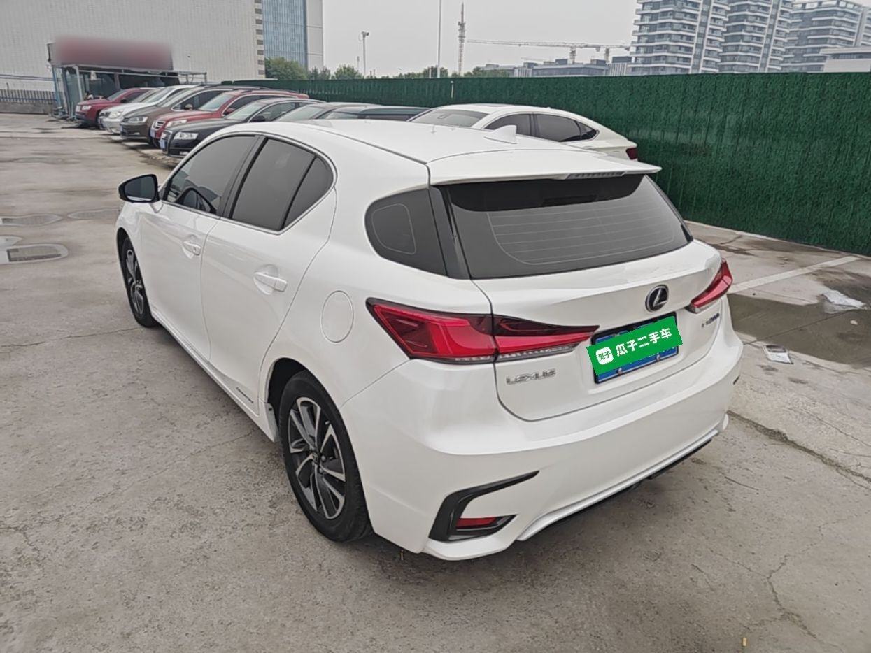 Lexus CT - фото 3