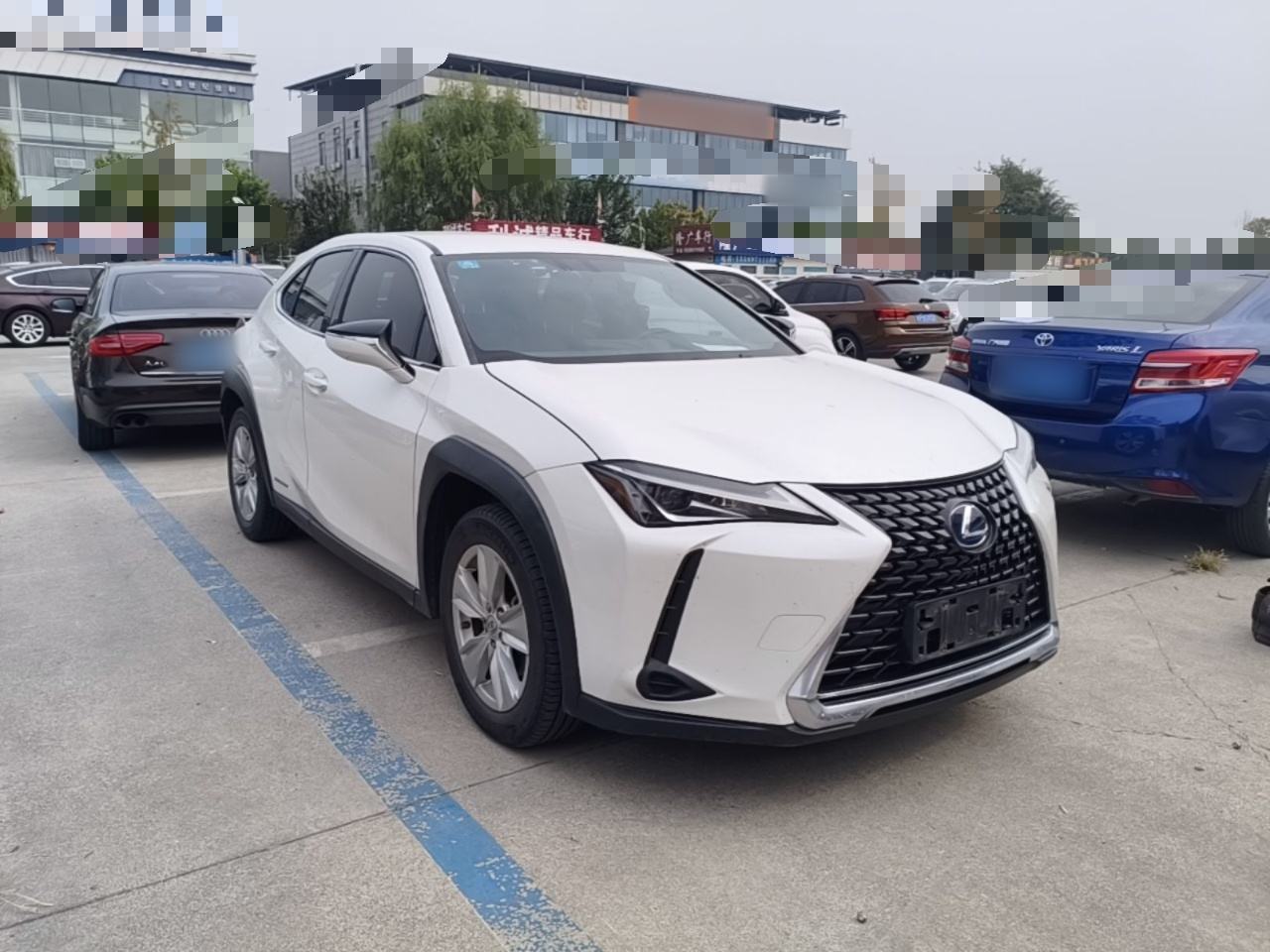 Lexus UX - фото 2