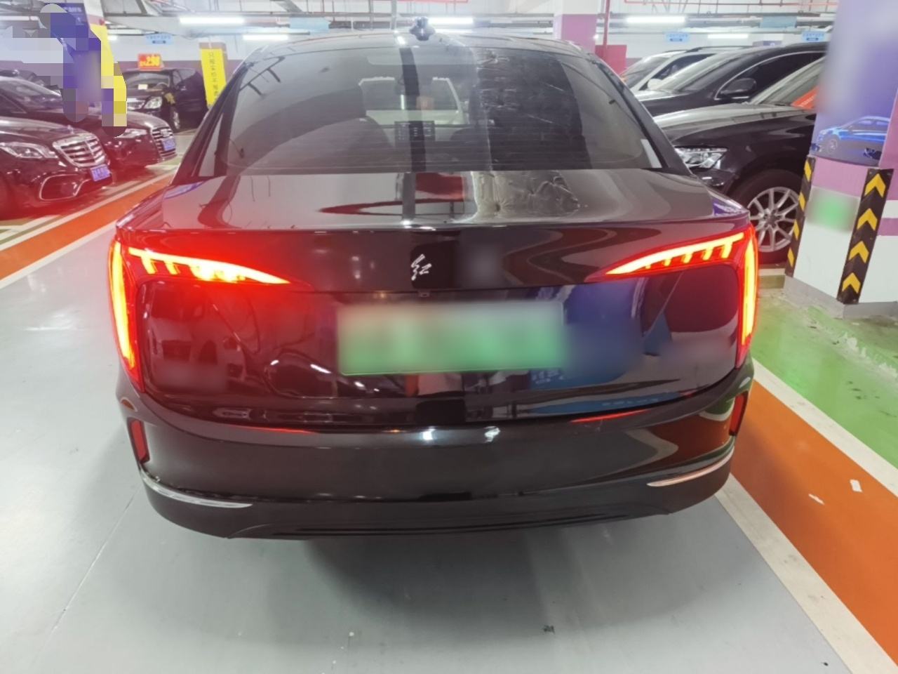 Hongqi E-QM5 - фото 2