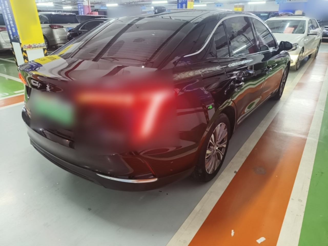 Hongqi E-QM5 - фото 3