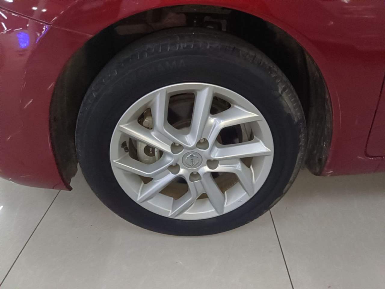 Nissan Tiida - фото 1