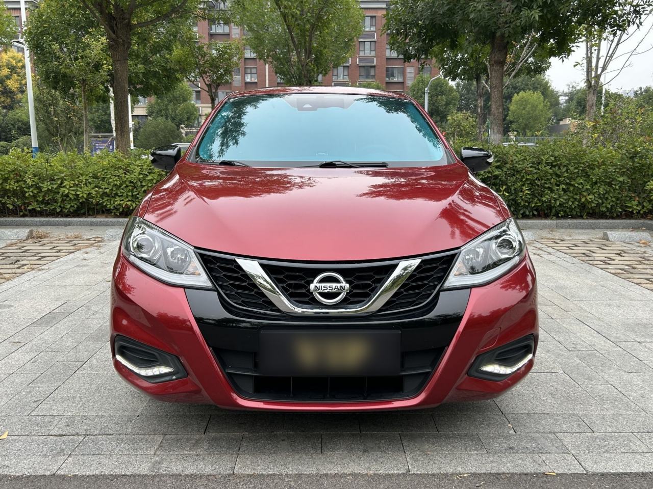 Nissan Tiida - фото 3