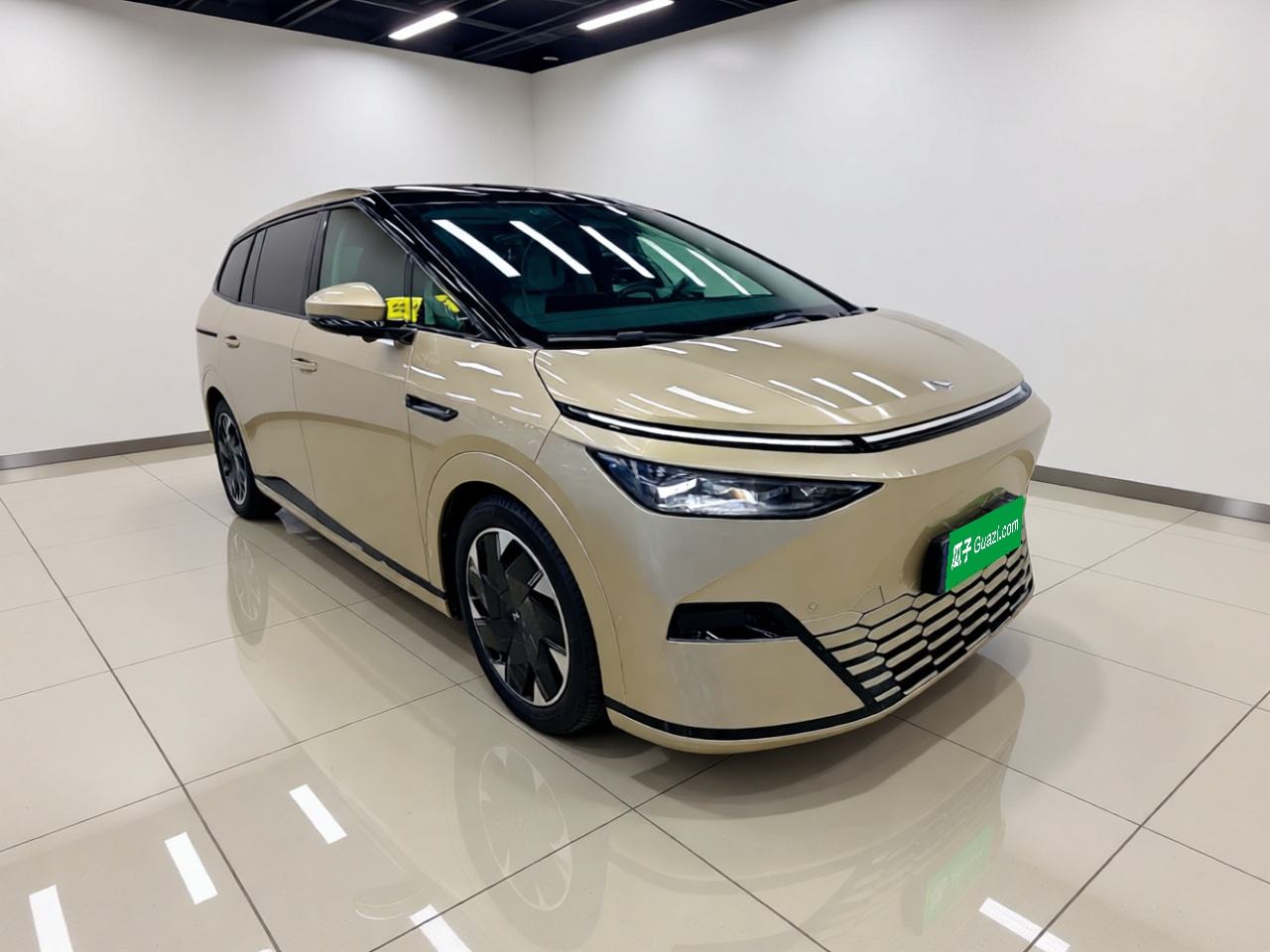 XPeng X9 - фото 2