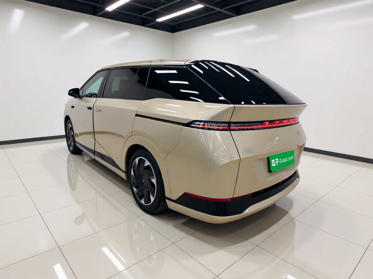 XPeng X9 - фото 3