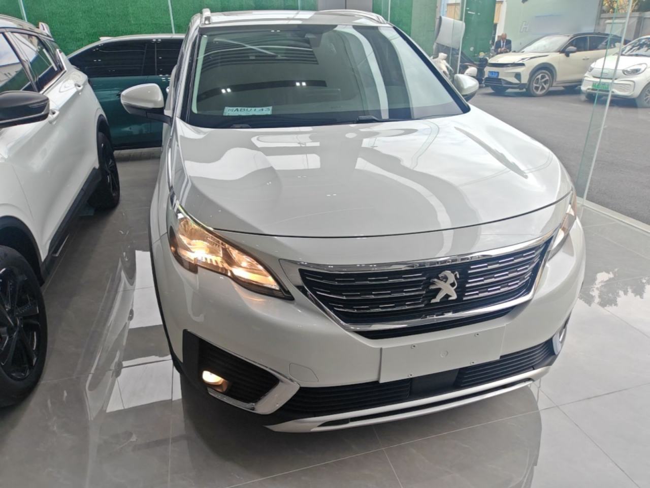 Peugeot 5008 - фото 1