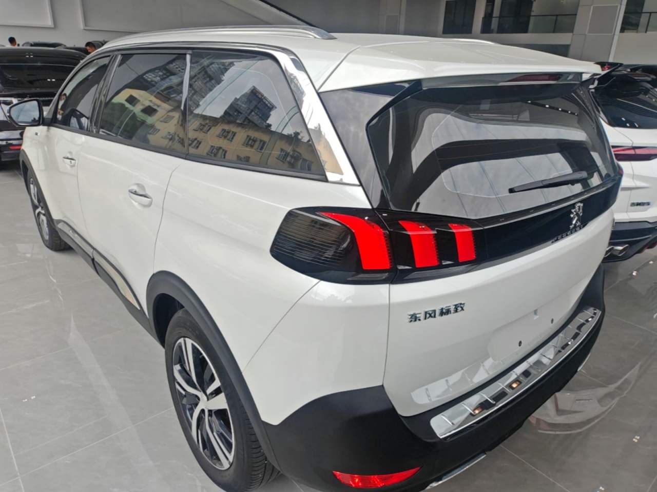 Peugeot 5008 - фото 3