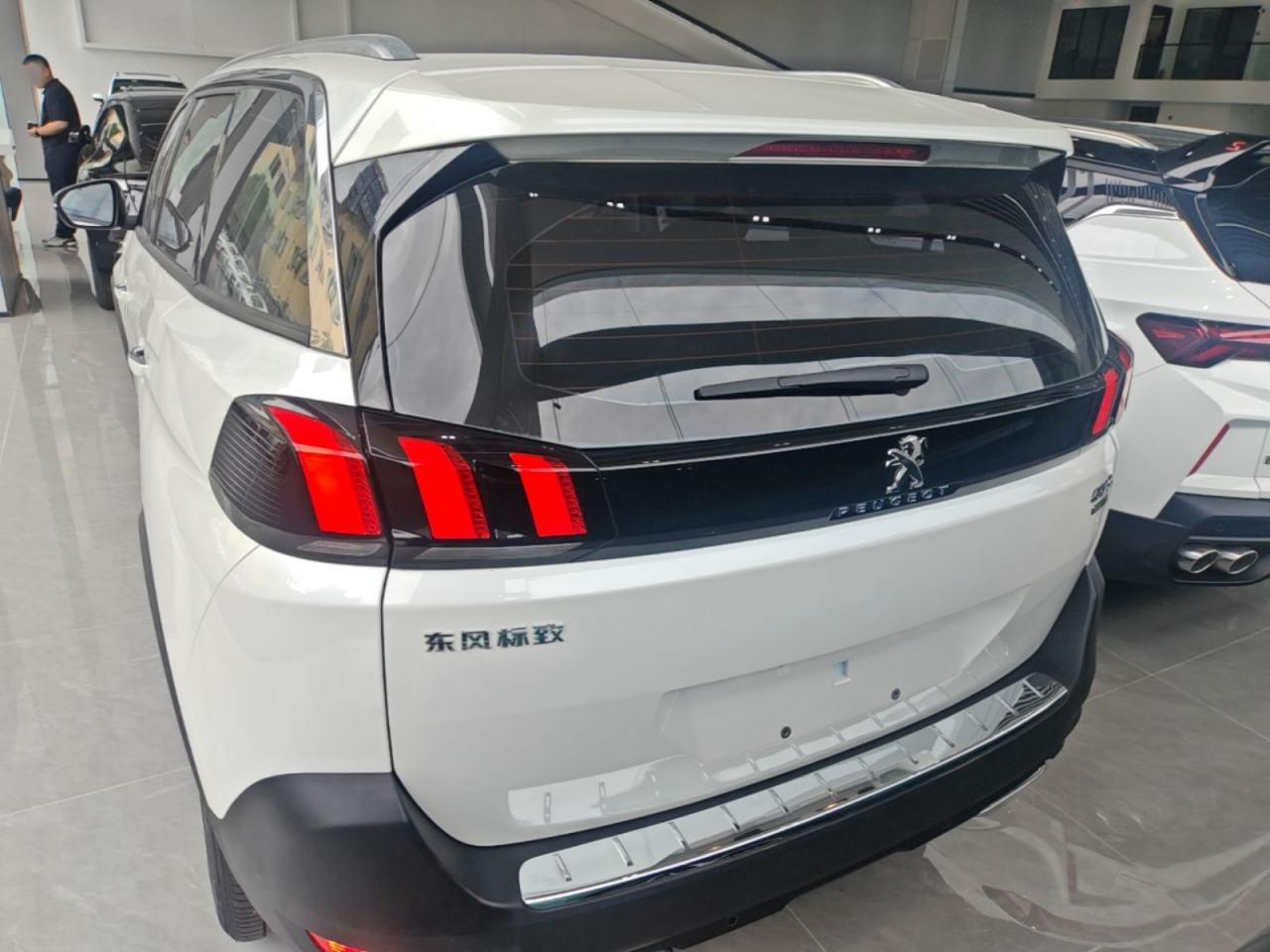Peugeot 5008 - фото 4