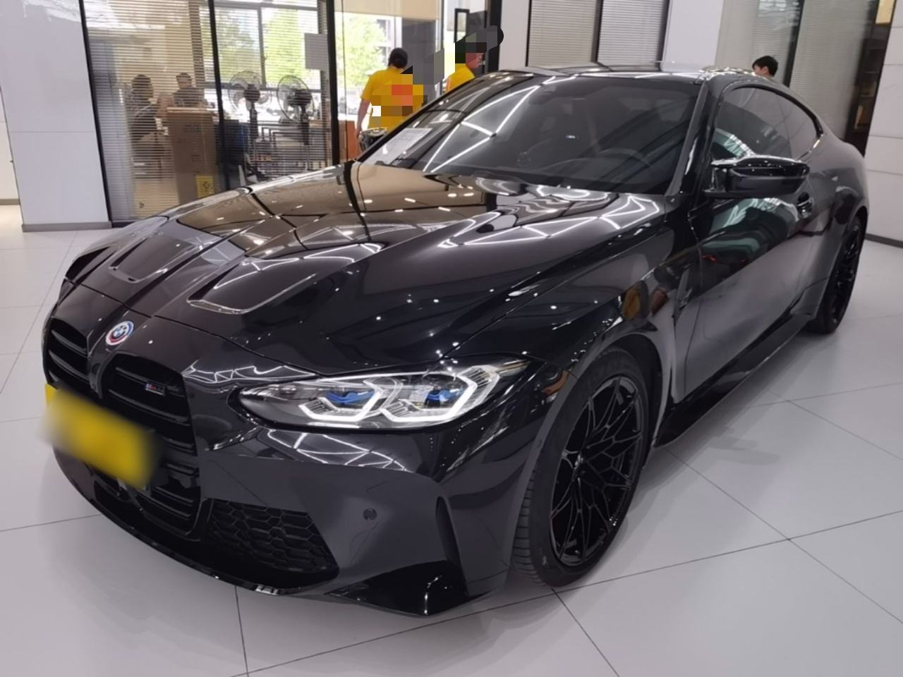 BMW M4 - фото 0