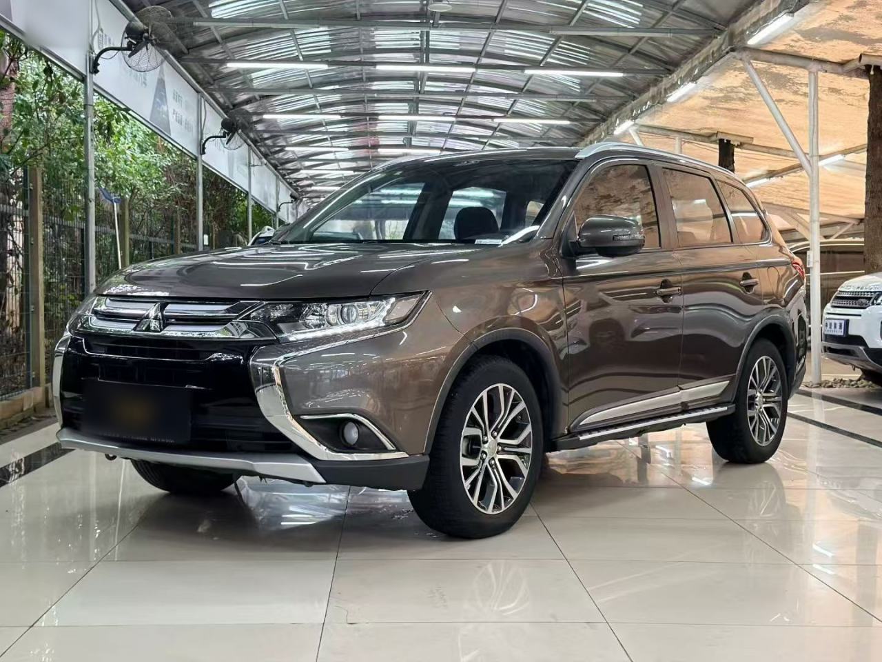 Mitsubishi Outlander - фото 0