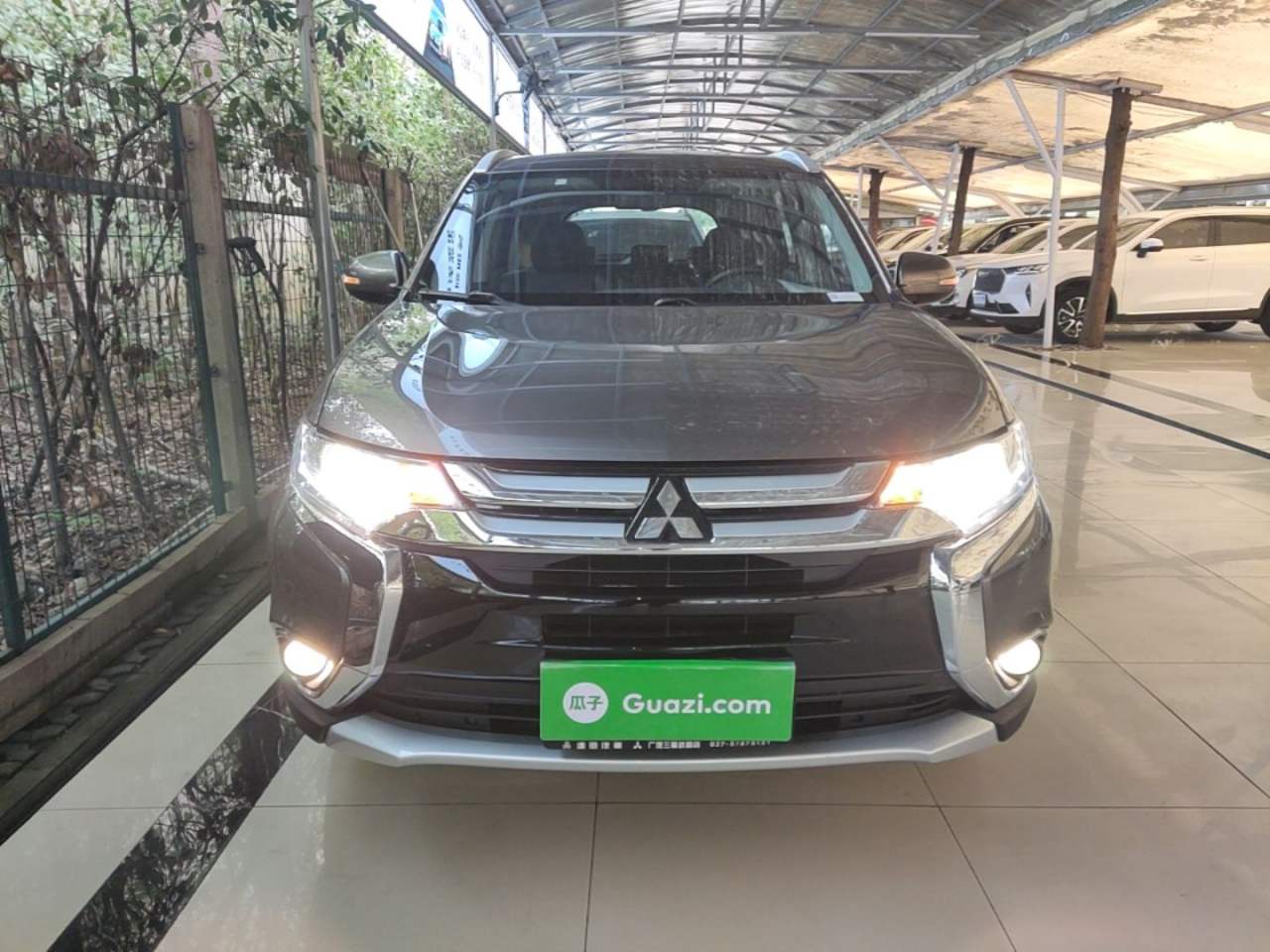 Mitsubishi Outlander - фото 1