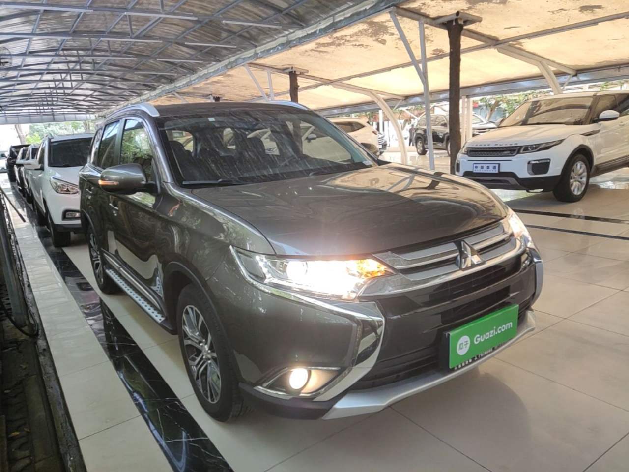 Mitsubishi Outlander - фото 2