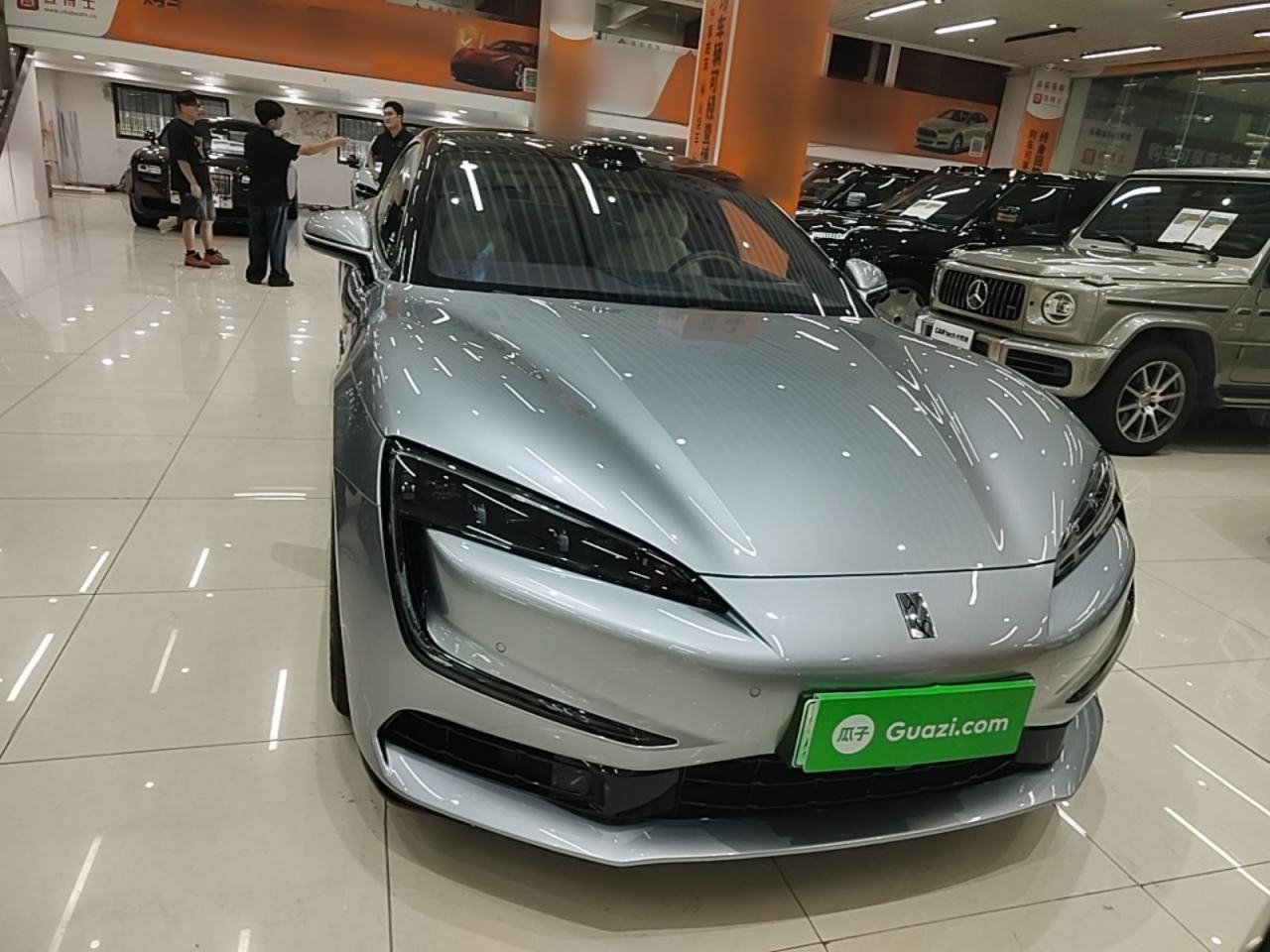 Yangwang U7 - фото 1