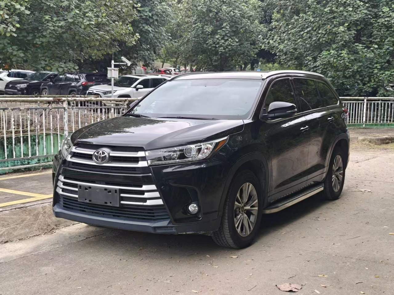 Toyota Highlander - фото 0