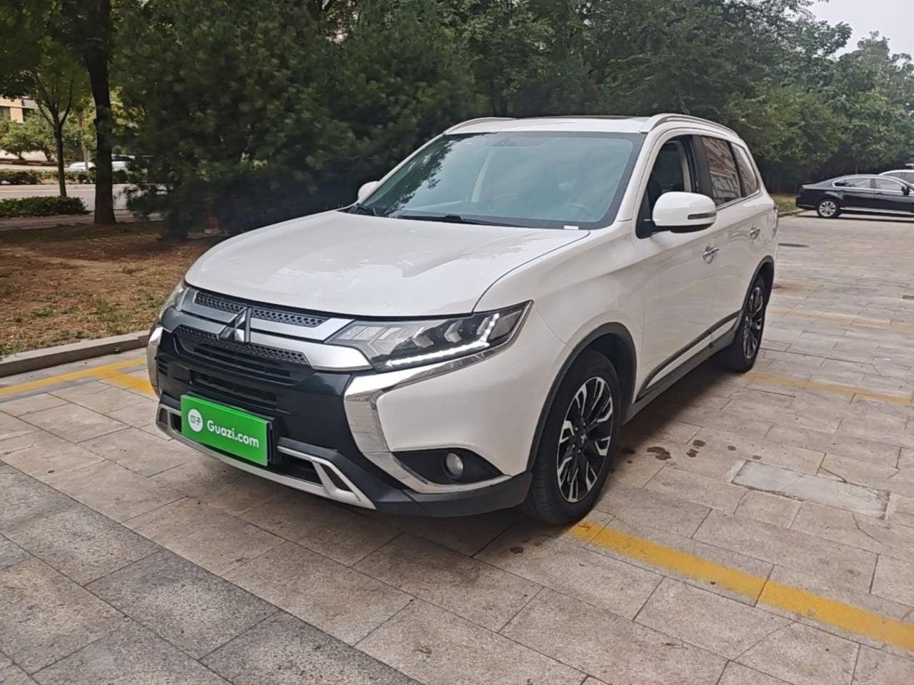 Mitsubishi Outlander - фото 0