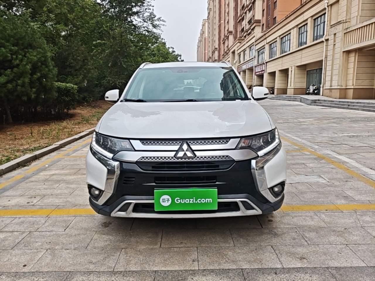 Mitsubishi Outlander - фото 1