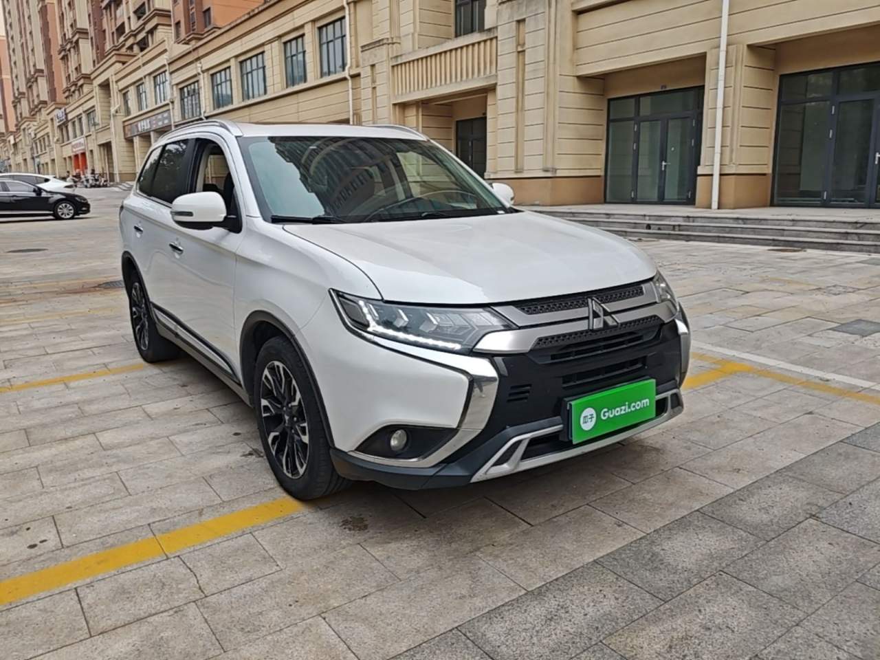 Mitsubishi Outlander - фото 2