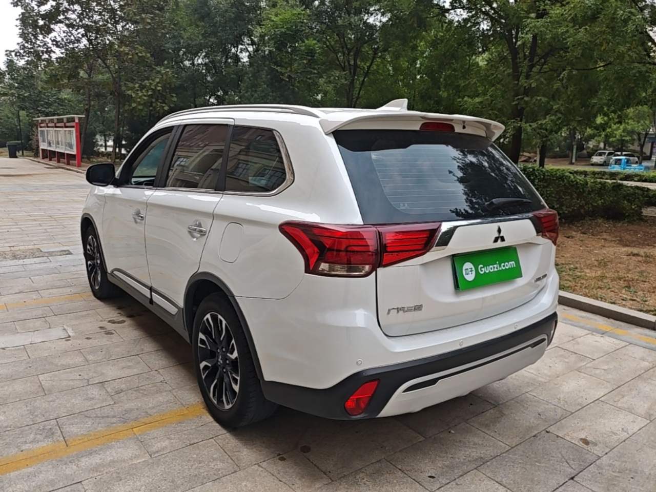 Mitsubishi Outlander - фото 3