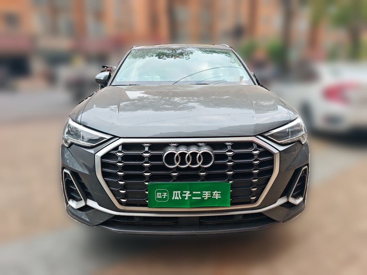 Audi Q3 - фото 1