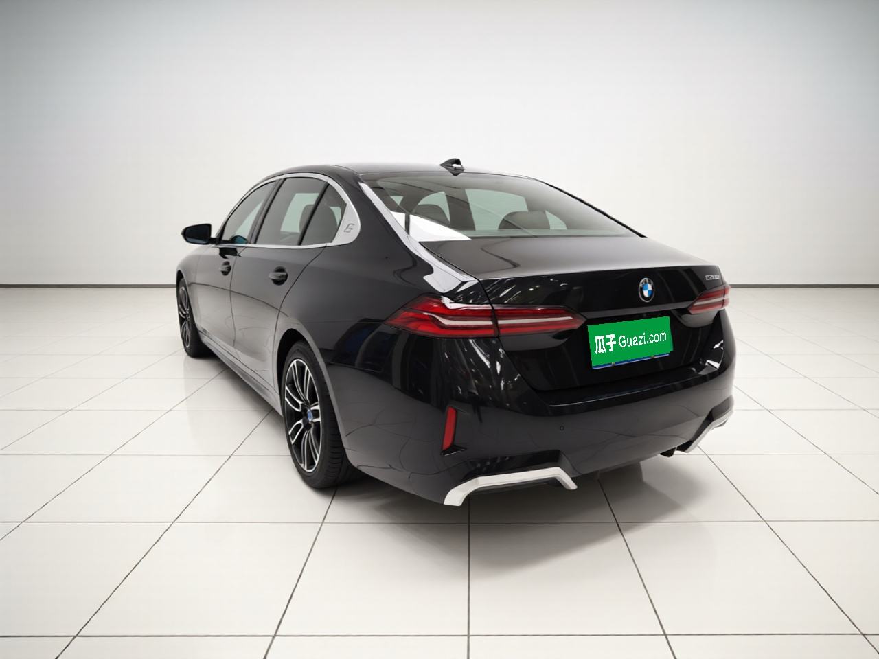 BMW 5-Series - фото 3