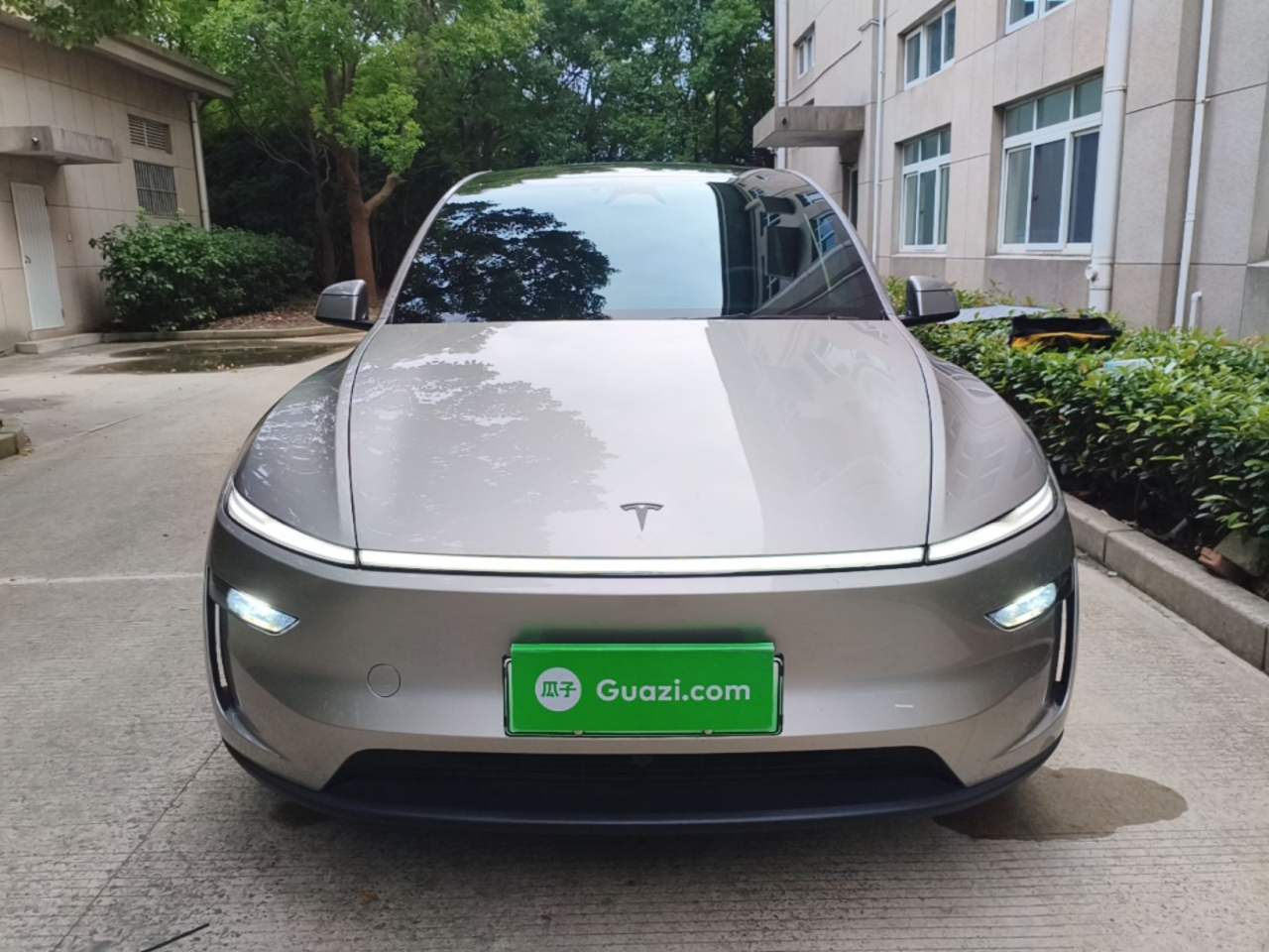 Tesla Model Y L - фото 1