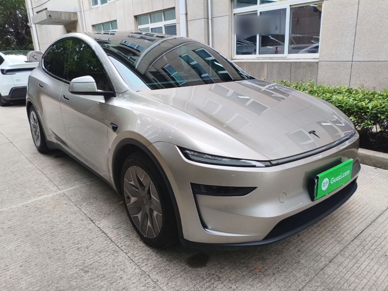 Tesla Model Y L - фото 4