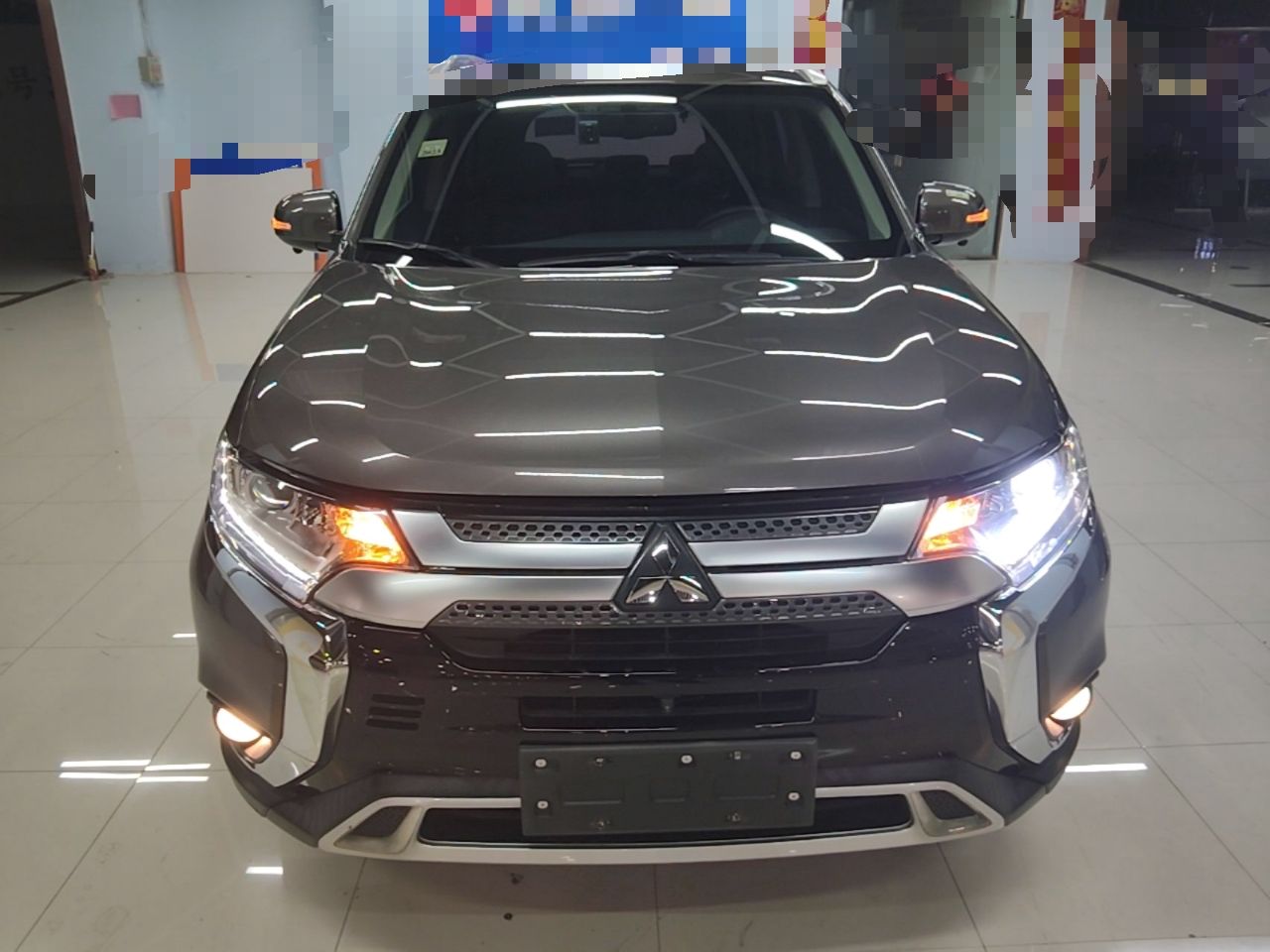 Mitsubishi Outlander - фото 1