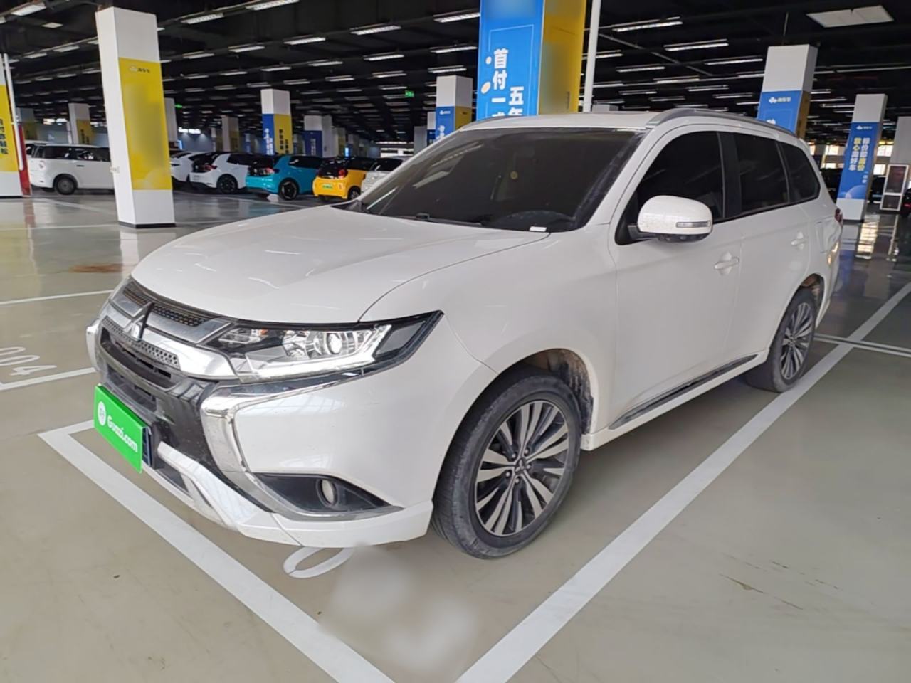 Mitsubishi Outlander - фото 0