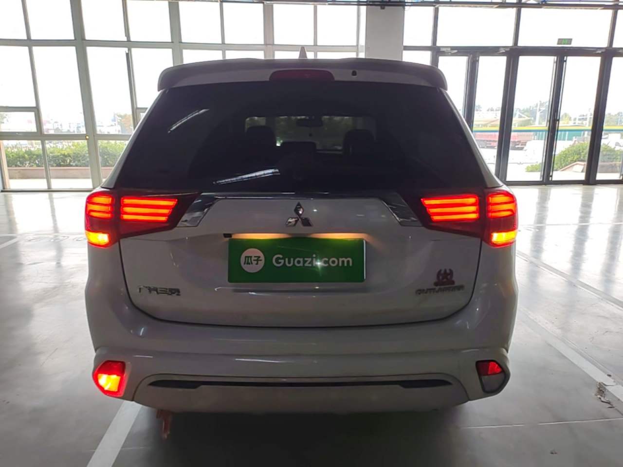 Mitsubishi Outlander - фото 2