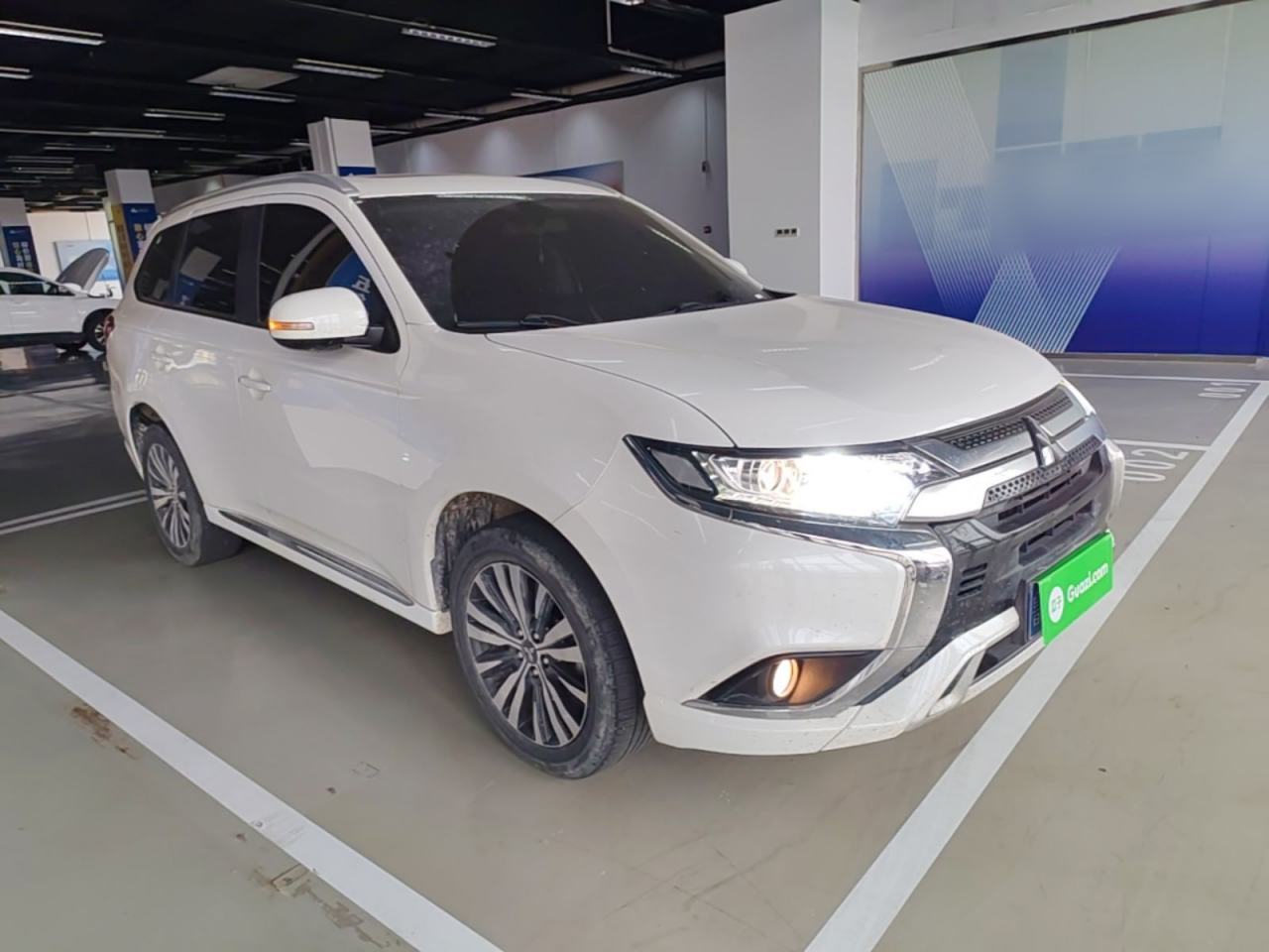 Mitsubishi Outlander - фото 4