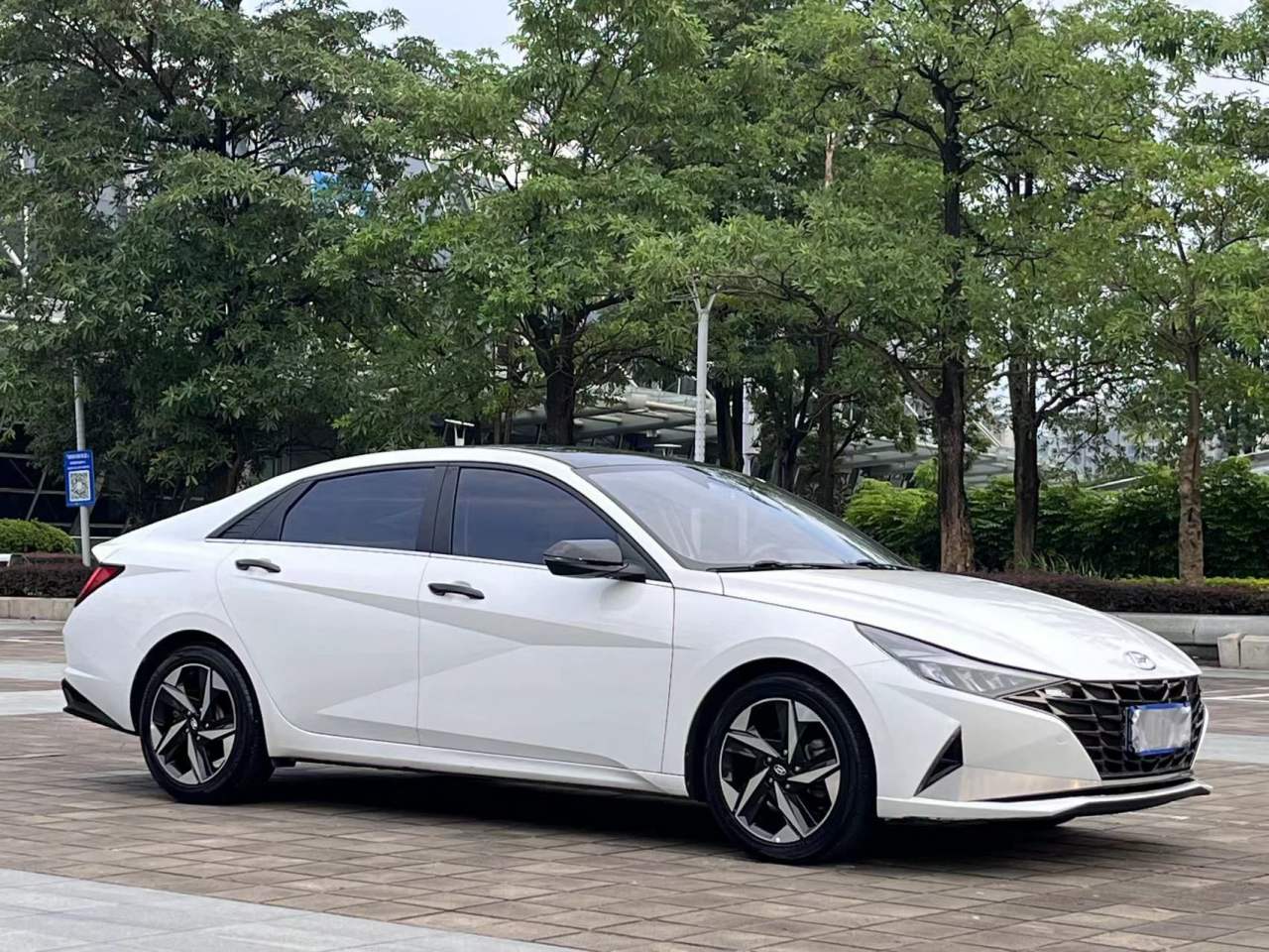 Hyundai Elantra - фото 4