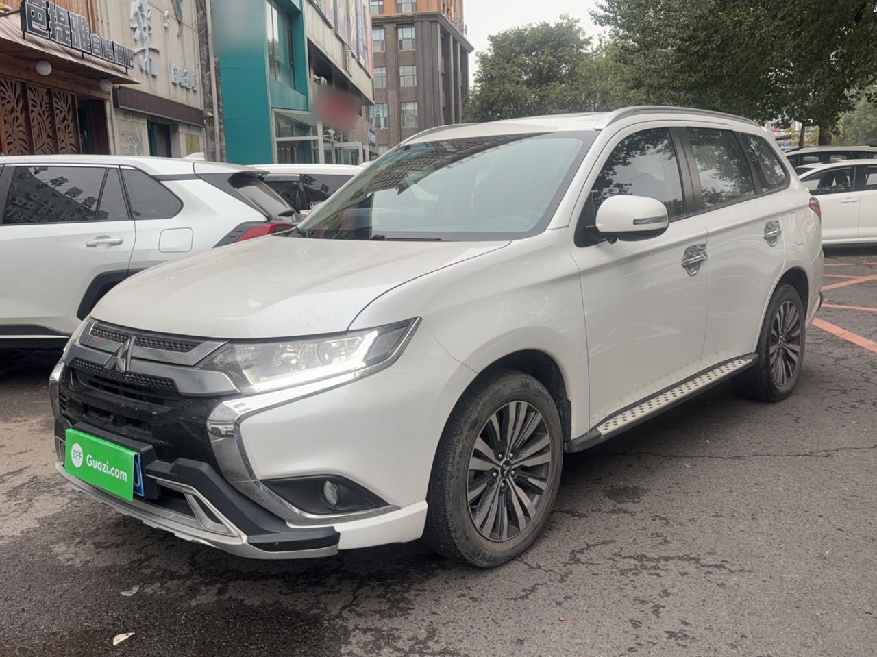 Mitsubishi Outlander - фото 0