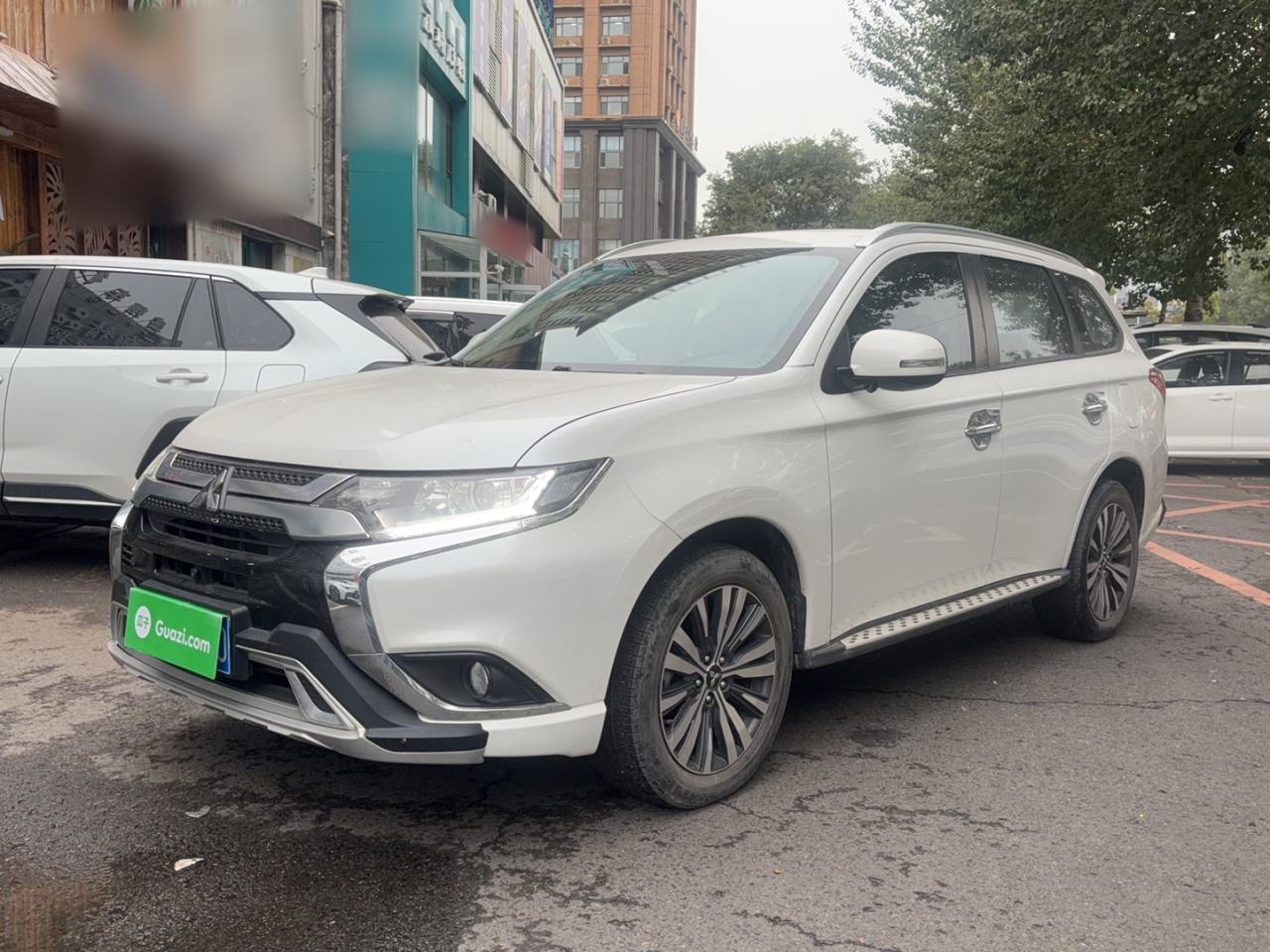 Mitsubishi Outlander - фото 1
