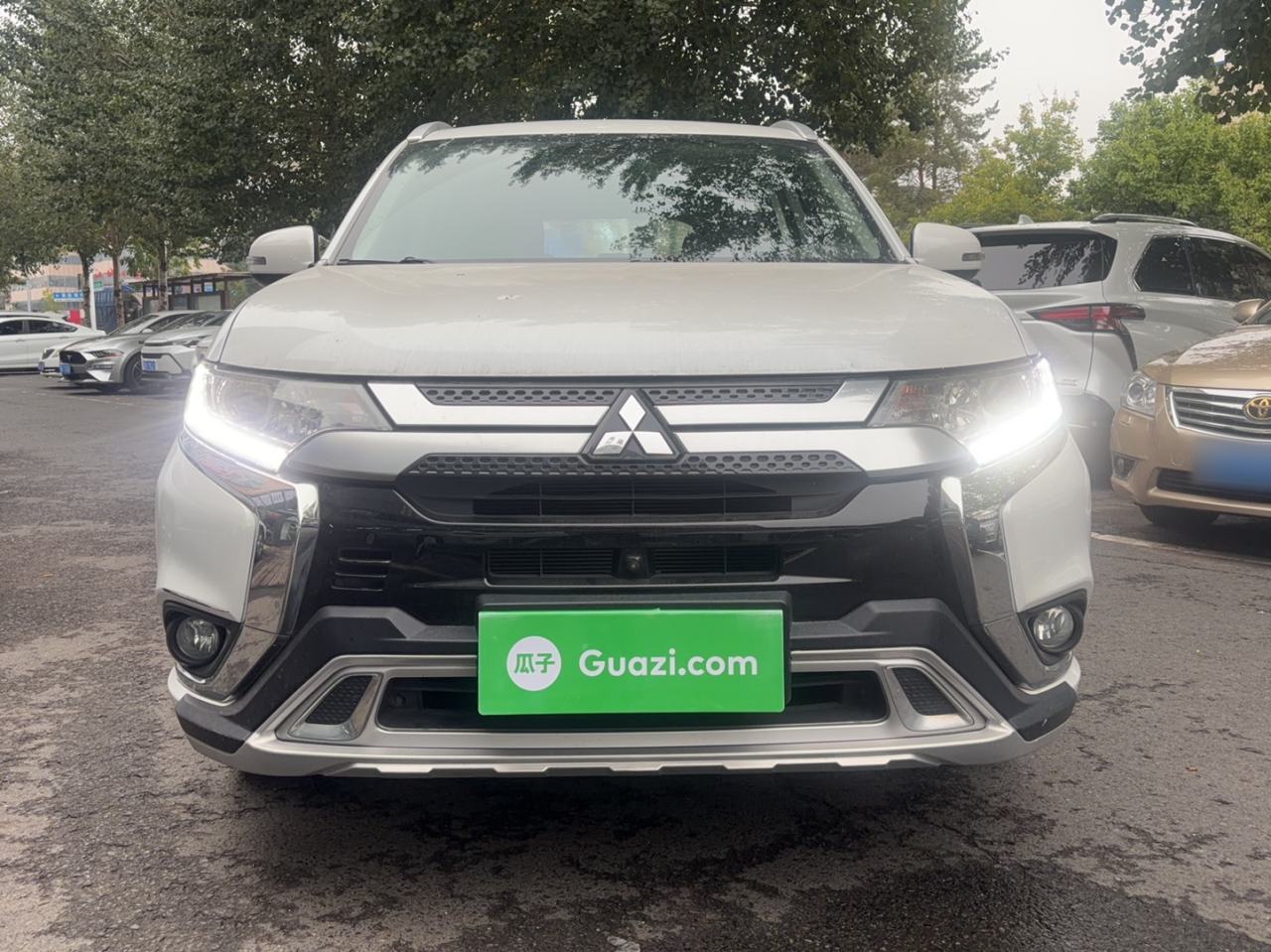 Mitsubishi Outlander - фото 2