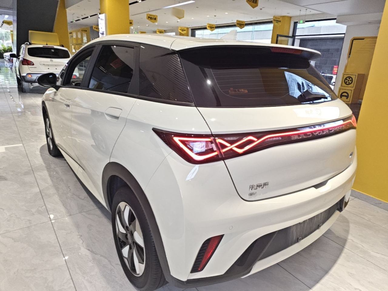 BYD Dolphin - фото 3