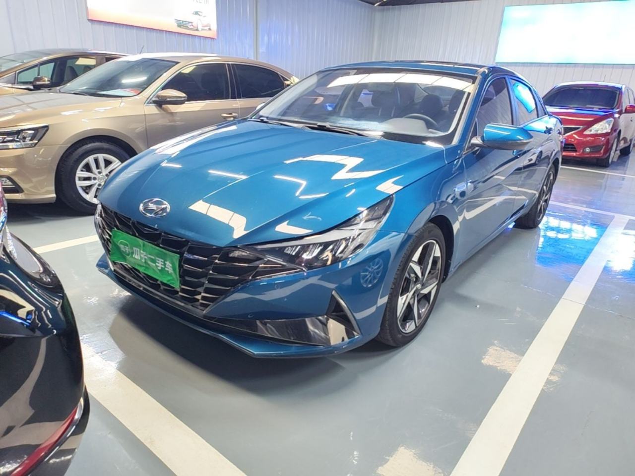 Hyundai Elantra - фото 0