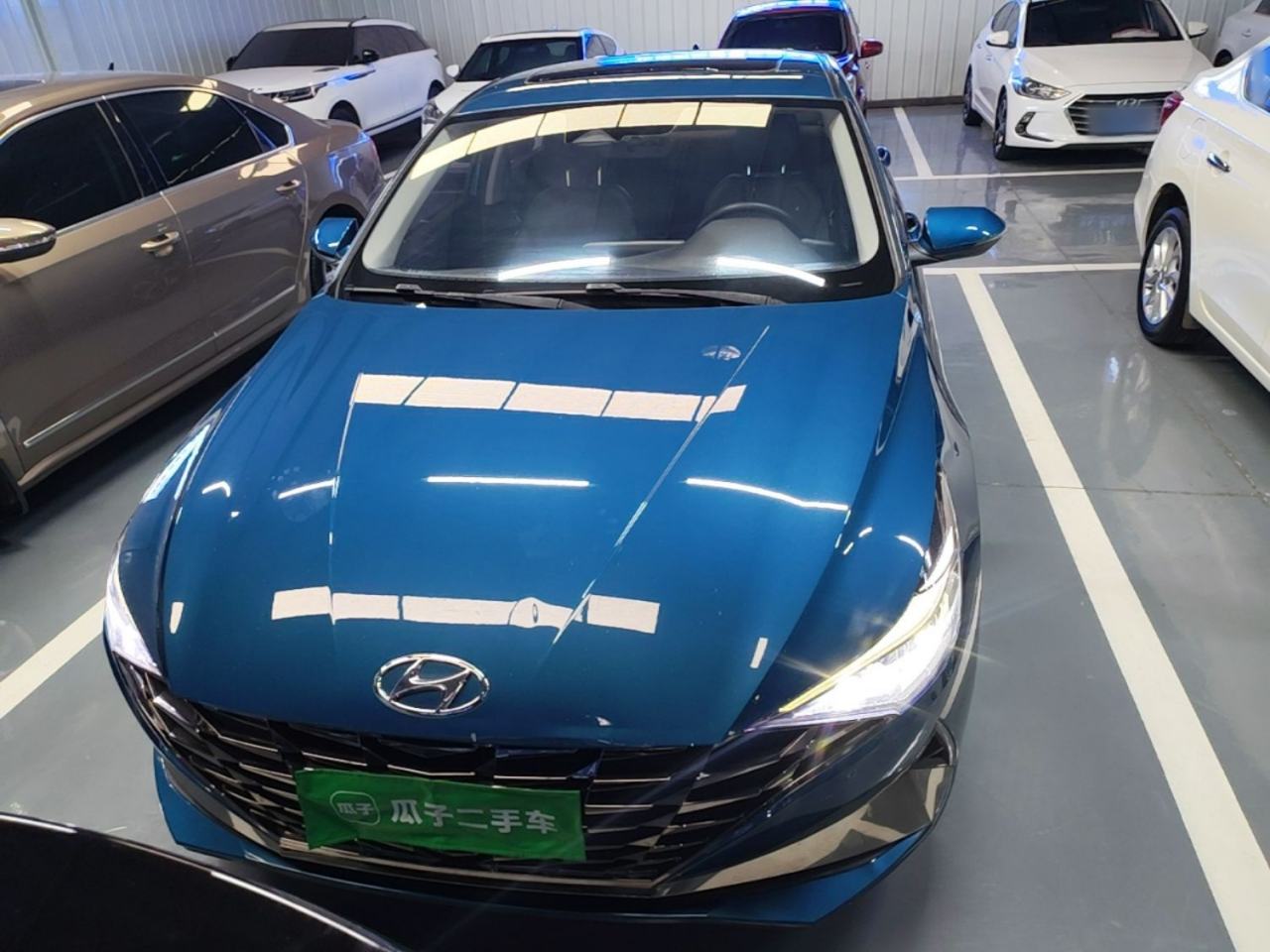 Hyundai Elantra - фото 1