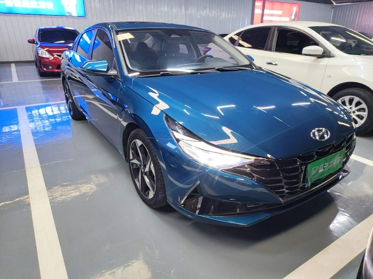 Hyundai Elantra - фото 4