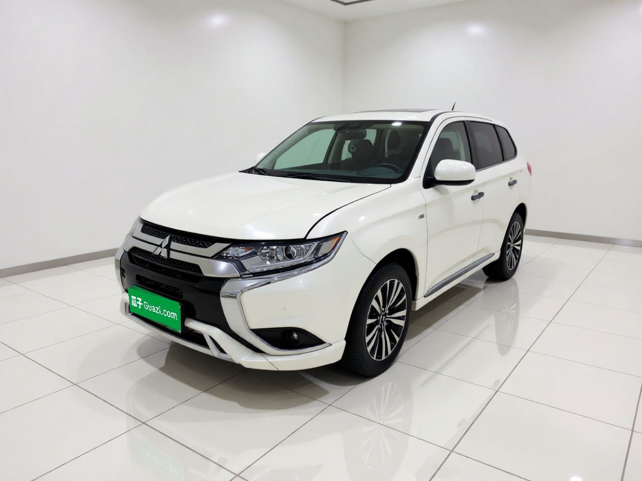 Mitsubishi Outlander - фото 0