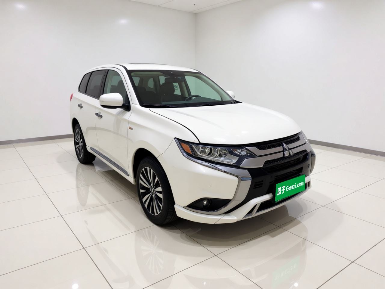 Mitsubishi Outlander - фото 2
