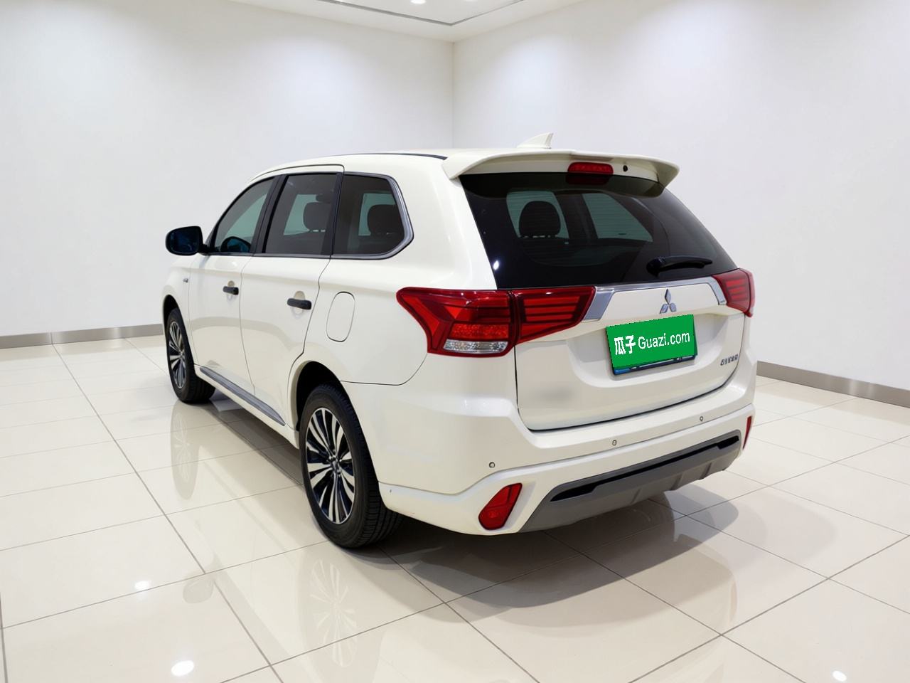 Mitsubishi Outlander - фото 3
