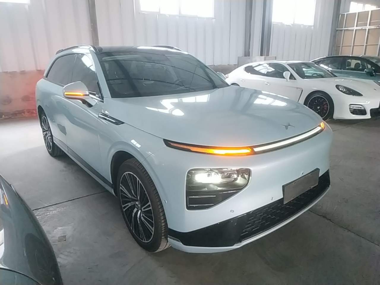 XPeng G9 - фото 4