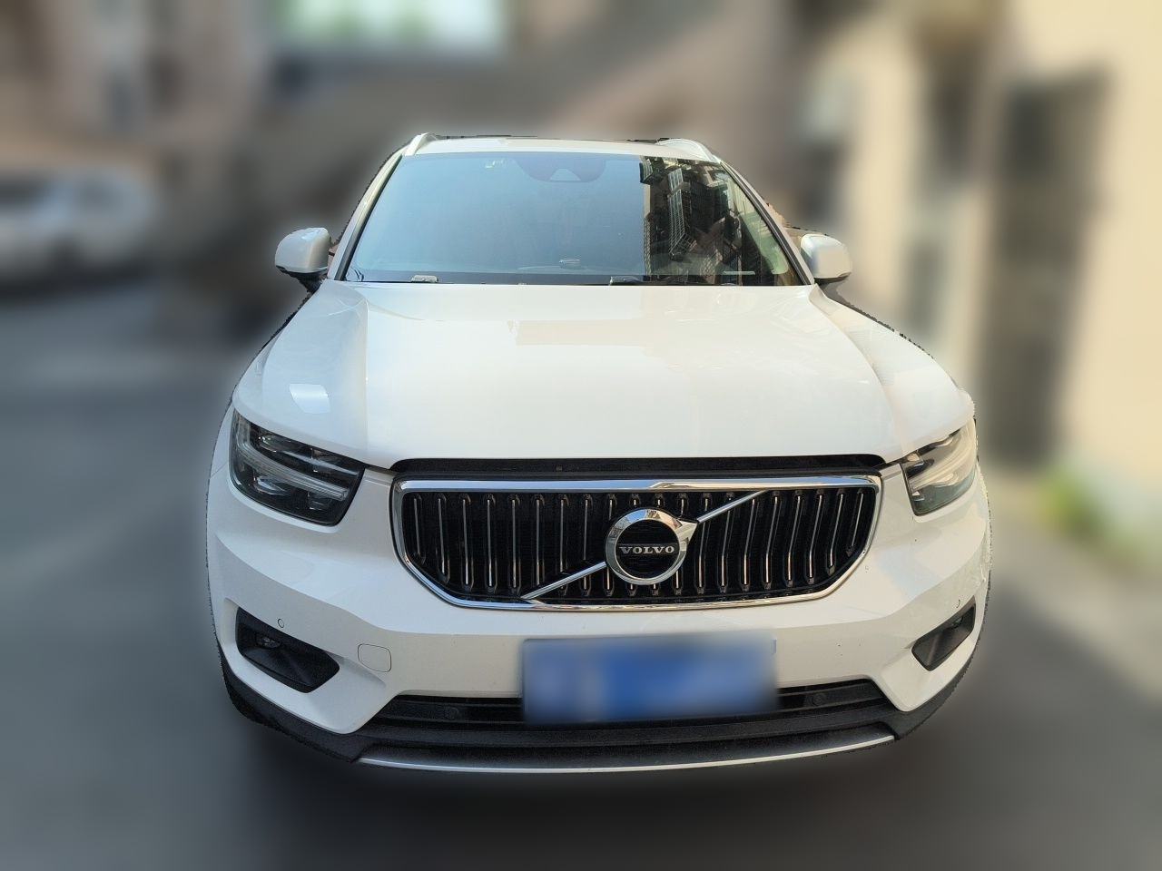 Volvo XC40 - фото 1
