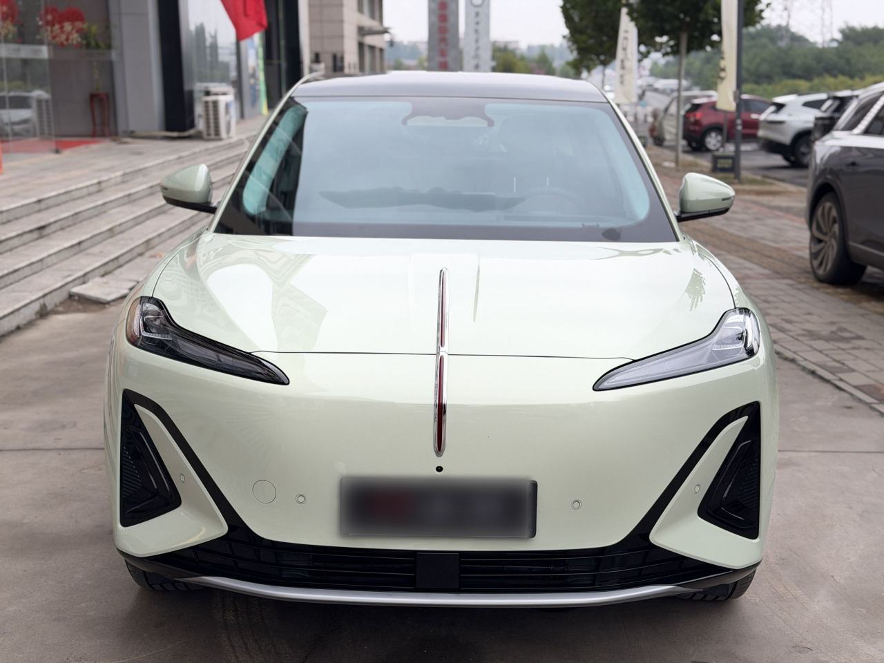Hongqi 06 - фото 1